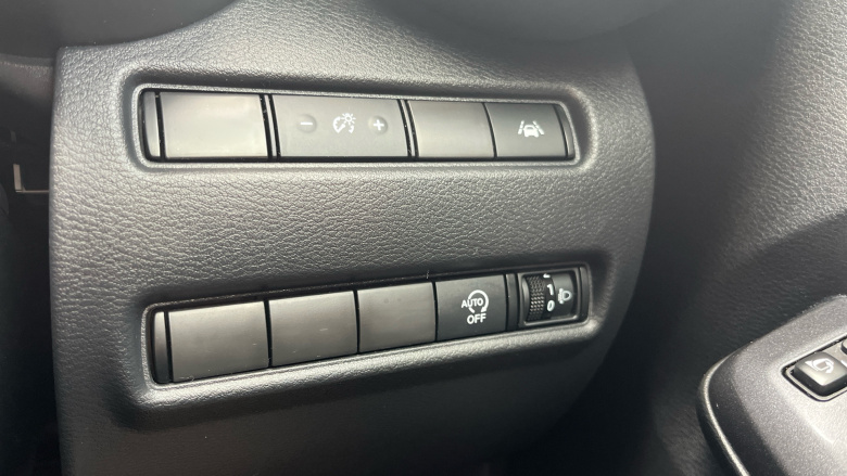 Nissan Juke 1.0 DiG-T 114 N-Connecta 5dr DCT Petrol Hatchback